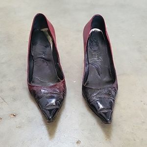 Patented leather gradient pumps
